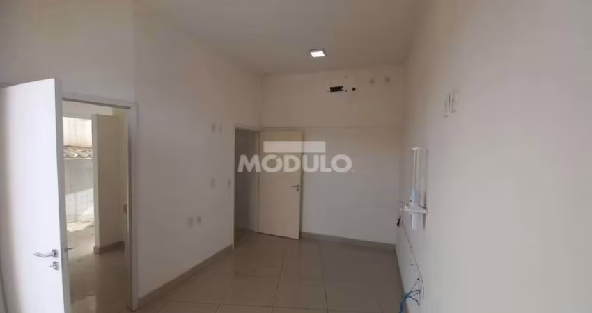 Casa comercial para locação, bairro Segismundo Pereira