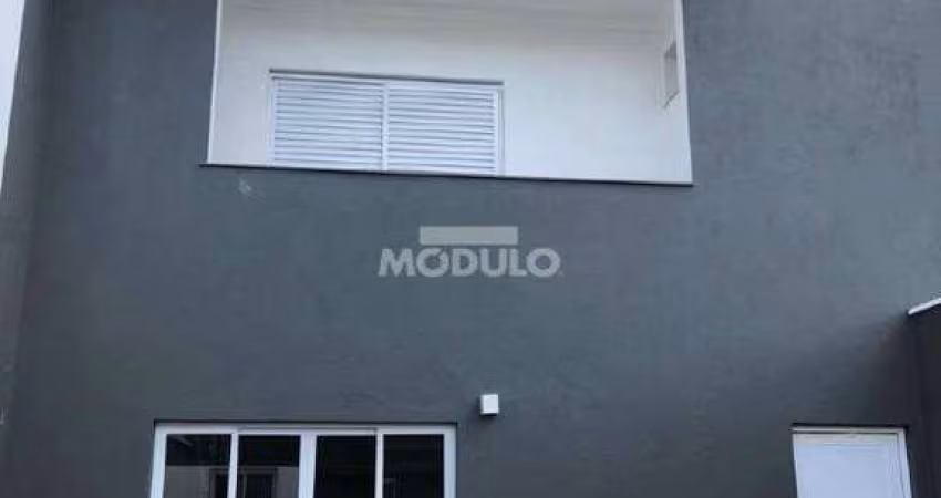 CASA RESIDENCIAL à venda, 3 quartos, 1 suíte, 2 vagas, NOVO MUNDO - Uberlândia/MG