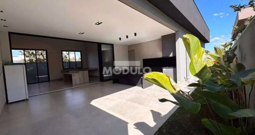 Excelente Casa com Fino Acabamento no Condominio Arts