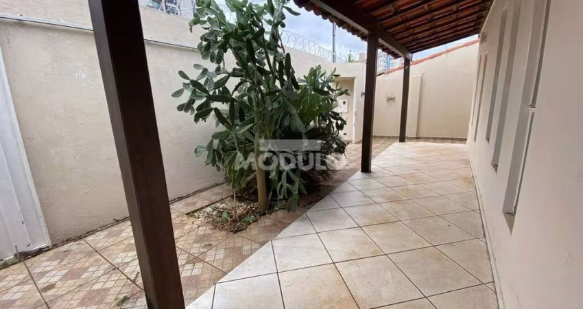 Excelente Casa com terreno de 360 M Santa Monica