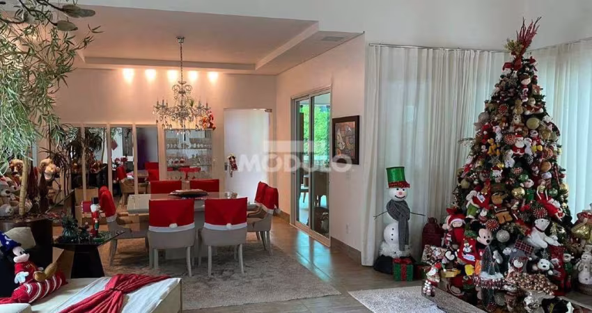 Excelente Casa de condominio com Fino Acabamento Villa dos ipês