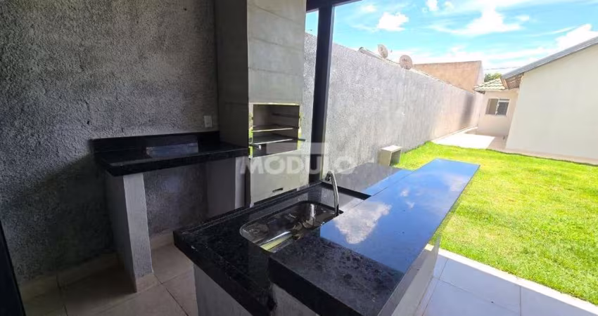 Casa Res. Pequis com 2 quartos, 2 banheiros, quintal, espaço gourmet
