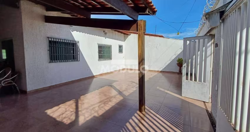 CASA RESIDENCIAL à venda, 3 quartos, 1 suíte, 4 vagas, TIBERY - Uberlândia/MG