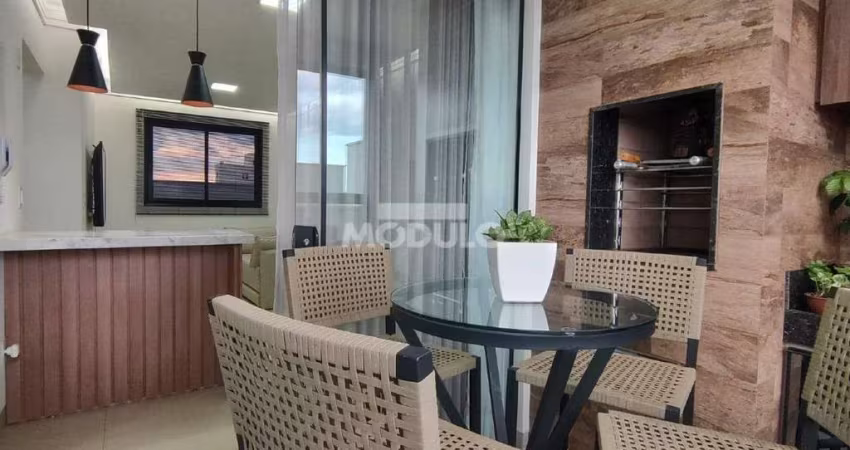APARTAMENTO à venda, 2 quartos, 1 suíte, 2 vagas, NOVO MUNDO - Uberlândia/MG