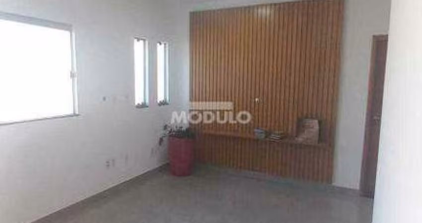 CASA COMERCIAL / RESIDENCIAL à venda, 3 quartos, 2 suítes, 4 vagas, Jardim Brasília - Uberlândia/MG