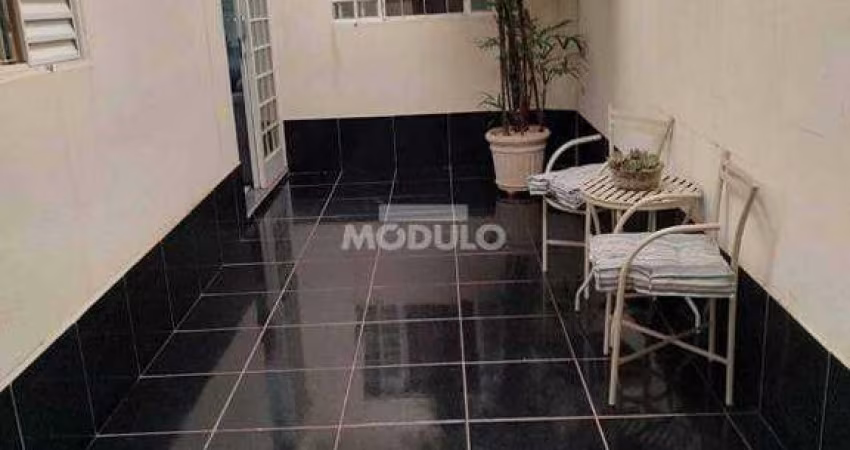 CASA RESIDENCIAL à venda, 3 quartos, 1 suíte, 2 vagas, Presidente Roosevelt - Uberlândia/MG