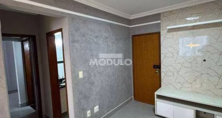 Apartamento Segismundo Pereira todo montado com armarios. 2 quartos, suite