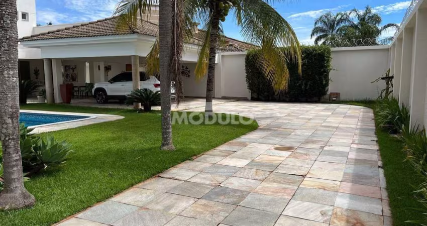 Casa residencial para locação, bairro Morada da Colina com 3 duítes