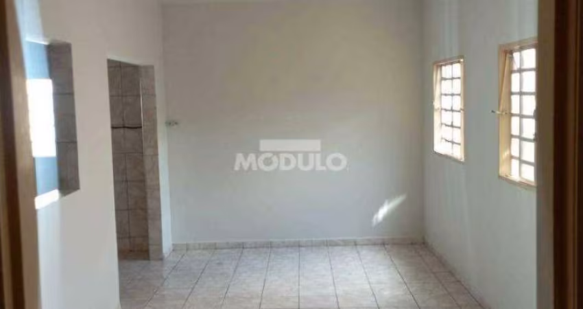 CASA RESIDENCIAL à venda, 3 quartos, 1 suíte, 3 vagas, LAGOINHA - Uberlândia/MG
