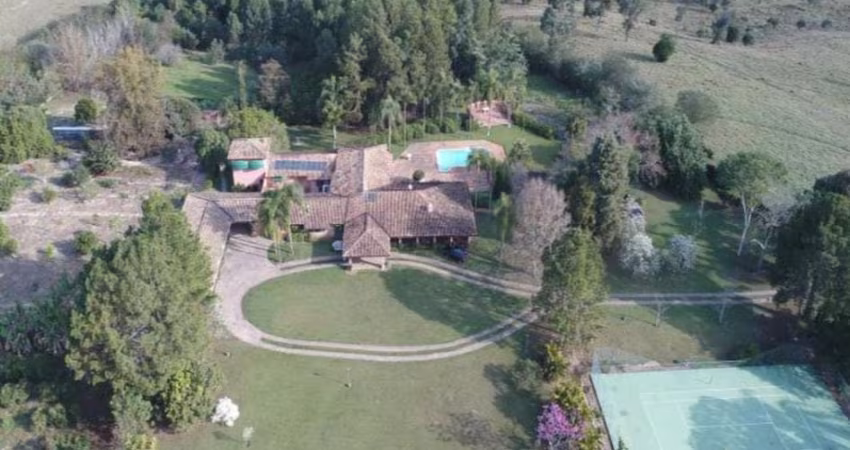 FAZENDA DE ALTO PADRÃO A VENDA NA REGIÃO DE SOROCABA-SP ??   Área Total: 67 Alqueires   Formação: Agricultura e Pecuária   Aproveitamento: 80%    So