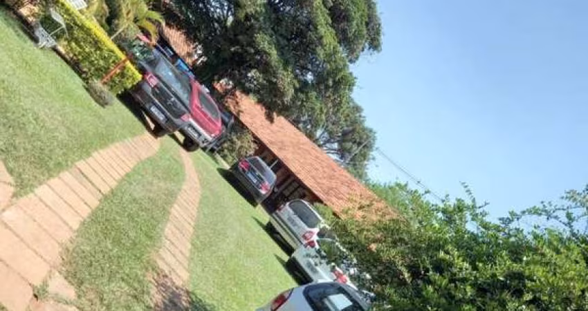 Chácara 3320m2 Terreno, Área Construída 1100m2 2 Suítes,2 Alojamentos p/60 pessoas c/Camas/Beliches,Churrasqueira,Piscina Adulto/Infantil,Sala Jogos