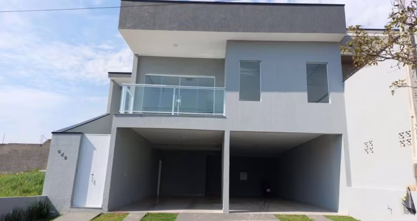 Casa em condomínio fechado Terreno 250,00m².  Área construída 233,69m²  ? Casa com garagem para 4 carros cobertos e 3 descobertos ? Deposito na garagem com 15,00m² ? 3 dormitórios sendo uma suíte com 