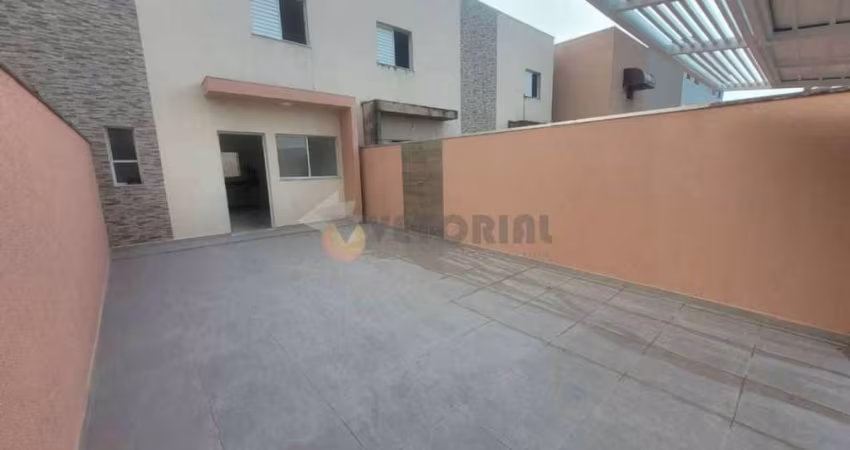 Sobrado à venda em Caraguatatuba, Praia das Palmeiras, com 2 quartos, 70m²