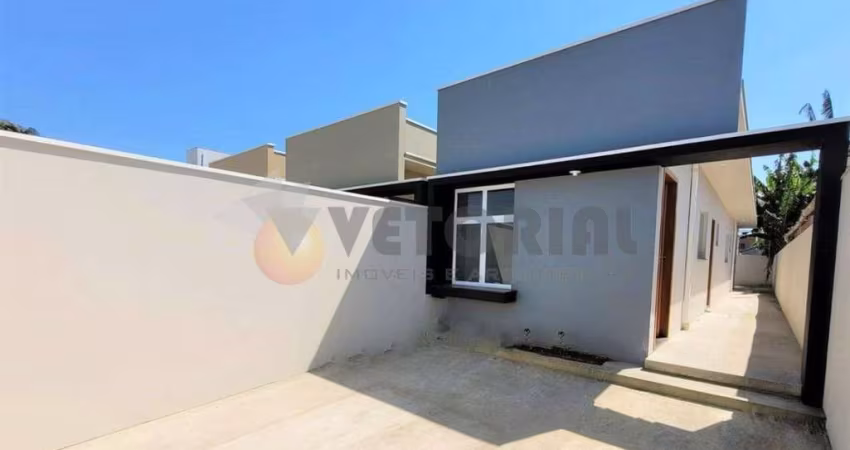 Casa com 2 quartos, 60m², à venda em Caraguatatuba, Balneário dos Golfinhos