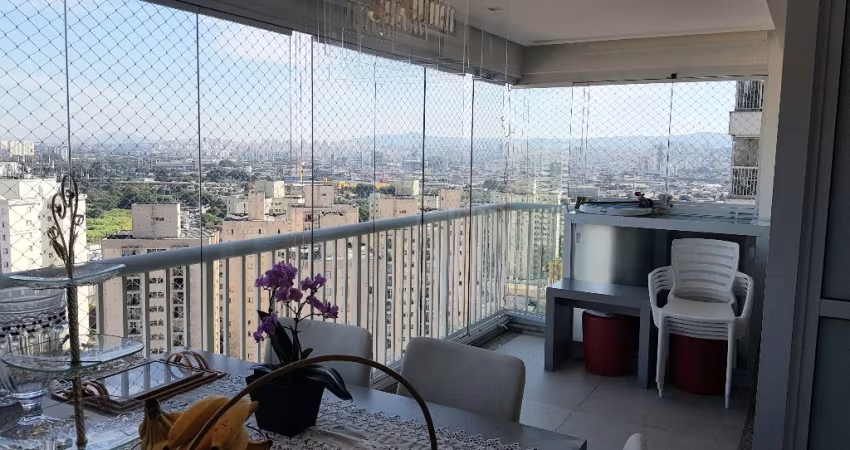 Lindo Apto com 03 Dormitórios, sendo 01 Suíte, Sala para 02 Ambientes, Varanda Gourmet, Decoração Requintada e 02 Vagas de Garagem.