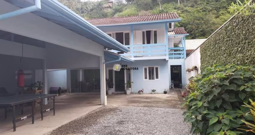 Casa para Venda em Brusque, SÃO PEDRO, 5 dormitórios, 1 suíte, 2 banheiros, 4 vagas