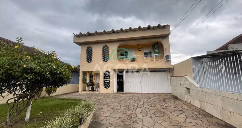 Sobrado com 4 (seis) dormitórios, localizado no bairro Estância Velha.