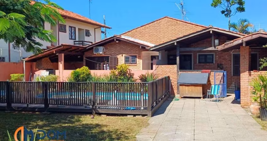 Casa à venda no bairro Barra da Lagoa - Florianópolis/SC