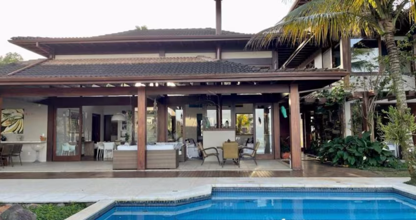 Casa em condomínio na Península da Praia dura com 4 suítes