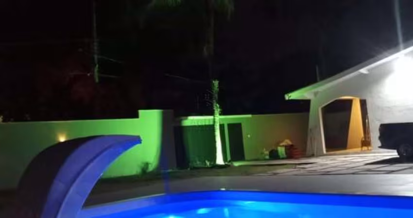 Casa com 3 dormitórios sendo 1 suíte a venda no Jardim Carolina