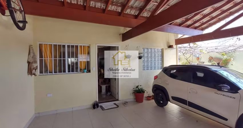 Casa em Condomínio com 2 quartos, cozinha, 3 vagas coberta e churasqueira