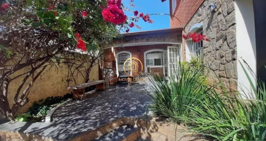Casa à venda com 182 m², 4 dormitórios, 2 suítes e 6 vagas de garagem a venda no