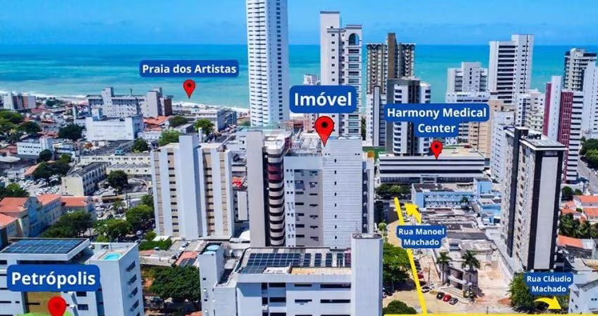 Apartamento em Petrópolis com 3 suítes, escritório, 3 vagas garagem.