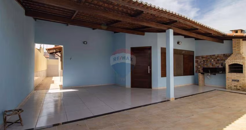 Alugo casa em Emaús - Parnamirim-RN. 3 quartos, sendo 1 suíte