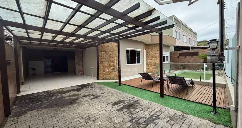 Ampla casa térrea no bairro São Francisco de Assis!