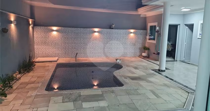 Condomínio com 3 quartos à venda em Vila Haro - SP