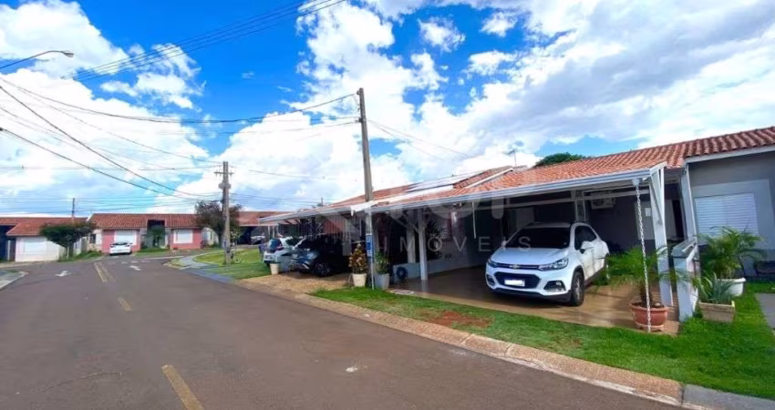Linda casa de 2 dormitórios com 1 suíte, churrasqueira e piscina no Res. Terra Nova