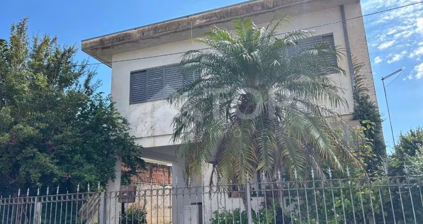 Excelente sobrado de 3 dormitórios com 1 suíte no bairro Jardim Brasil