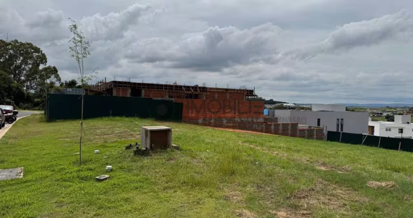 Terreno com metragem de 680,37 m² no condomínio Parque Villa dos Pinheiros em Indaiatuba.