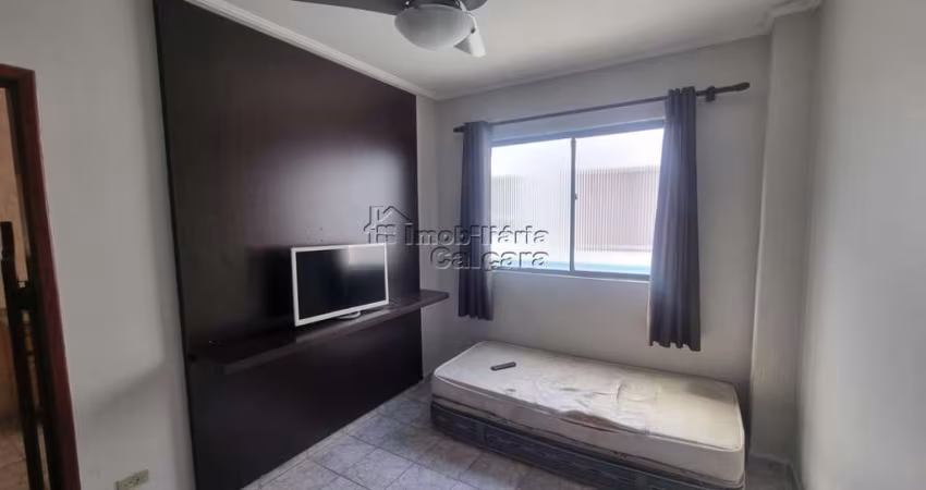 Apartamento com 01 dormitório no Centro do Caiçara, á 300 metros da praia