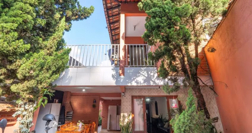 Funcional sobrado para venda com 3 quartos, sendo 3 suítes, 130m²