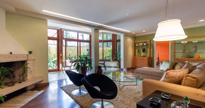 Atraente casa tipo para venda com 4 quartos, sendo 3 suítes, 440m²