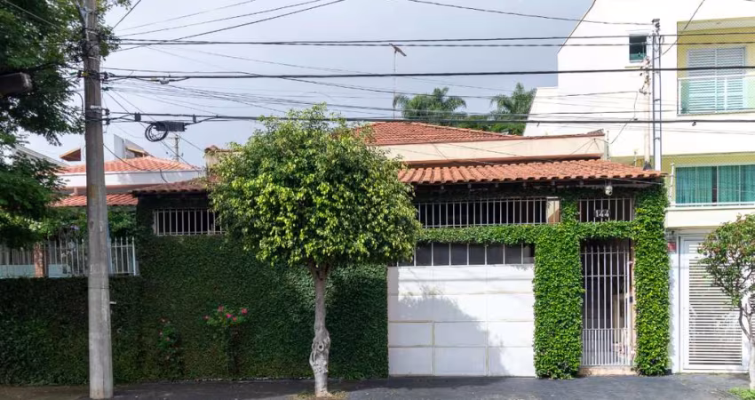 Confortável casa tipo para venda com 2 quartos, 195m²