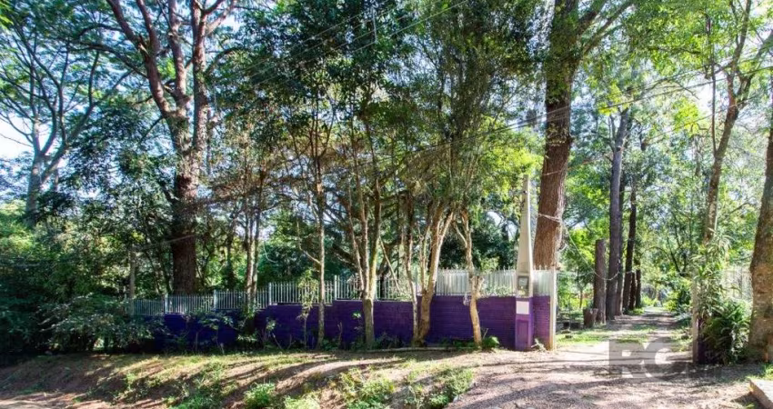 Excelente Sítio à Venda no Bairro Belém Velho - Porto Alegre/RS&lt;BR&gt;&lt;BR&gt;Se você busca tranquilidade, contato com a natureza e um lar cheio de charme, este sítio é a escolha perfeita!&lt;BR&