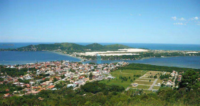 Terreno à Venda de 7.000m² em Localização Privilegiada no Rio Tavares/Lagoa da Conceição !!