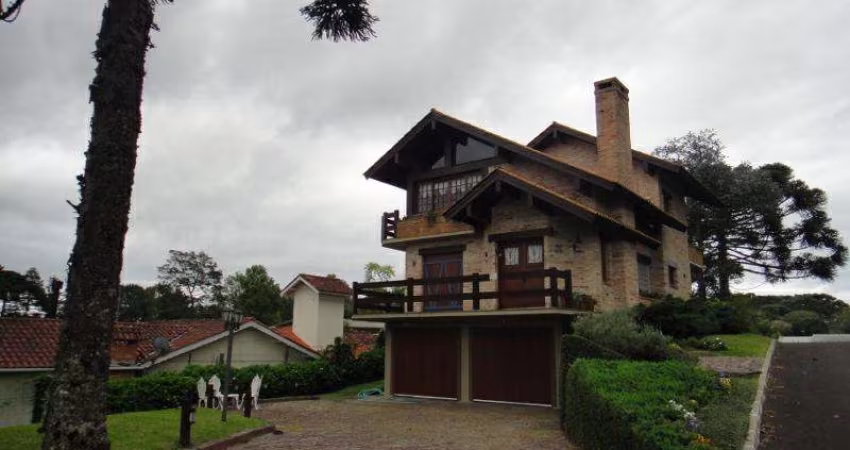 Casa 04 Dorm. à venda no Bairro Tirol com 275 m² de área privativa - 3 vagas de garagem