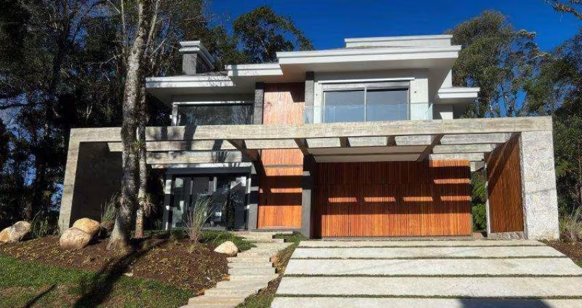 Casa 03 Dorm. à venda no Bairro Carniel com 356 m² de área privativa - 2 vagas de garagem