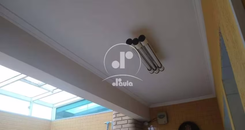 Sobrado de 200m² à venda na Vila Floresta, Santo André-SP: 3 quartos, 1 suíte, 1 sala, 3 banheiros e 2 vagas.Venha conferir!