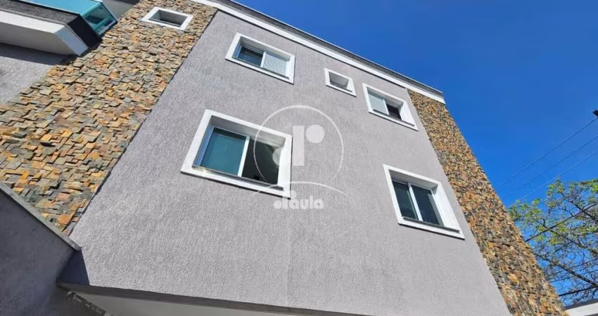 Sobrado à venda em Santo André-SP: 2 quartos, 2 suítes, 1 sala, 2 banheiros e 4 vagas de garagem no Jardim Santo Alberto!