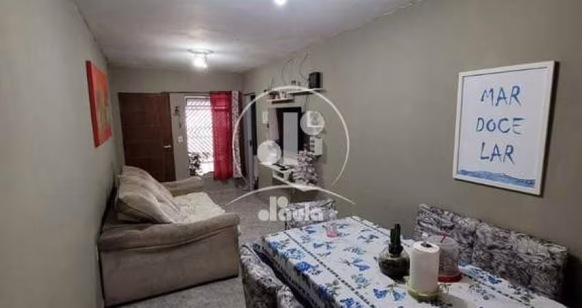 Casa à venda com quatro dormitórios, dois banheiros, cozinha planejada, duas vagas de garagem.