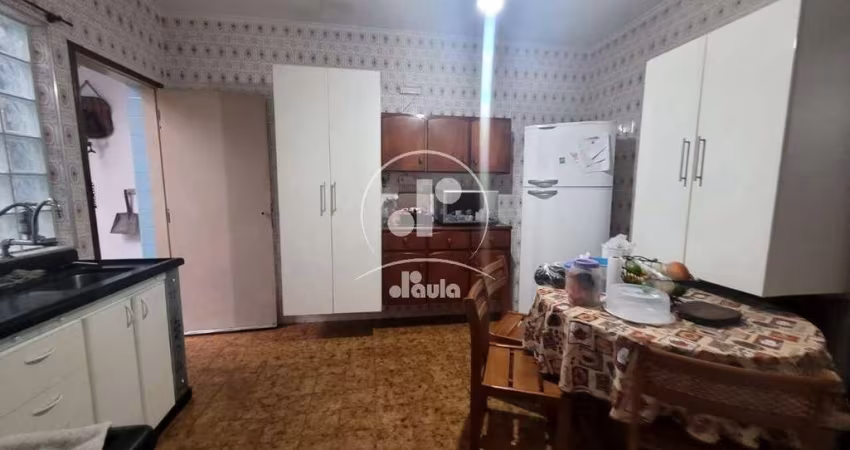 Casa com dois quartos e três vagas de garagem , na Vila Alto de Santo André
