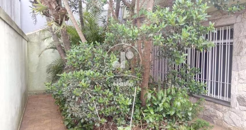 Casa térrea a venda com 327m², 3 dormitórios e 4 vagas de garagem no Jardim do Estádio em Santo André