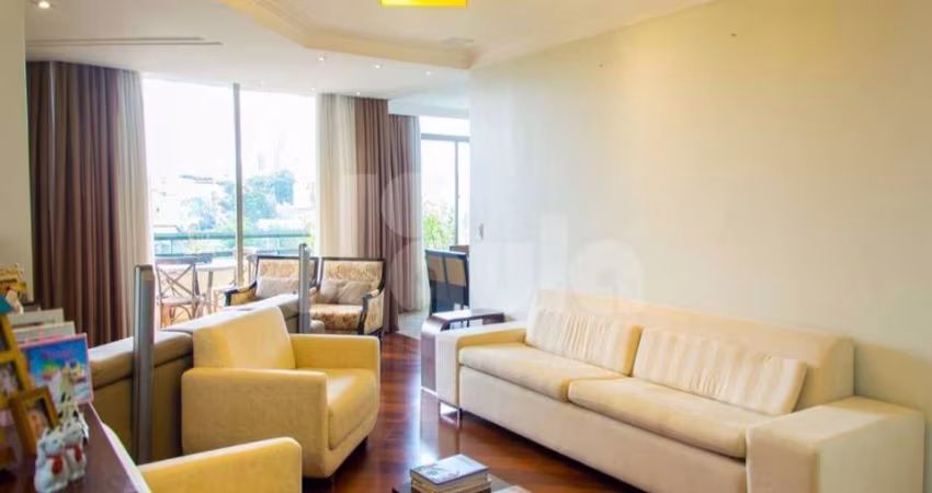 Apartamento de 248m² à venda na Vila Gilda, Santo André-SP: 3 quartos, 1 suíte, 1 sala, 2 banheiros, 3 vagas de garagem.