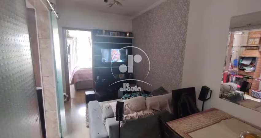 Apartamento rico em armários com 2 dormitórios, quintal com churrasqueira. Vaga