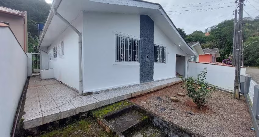 Casa com 3 quartos para alugar na Valdemiro Serafim Francisco, 337, Forquilhinhas, São José