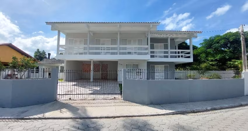 Casa com 3 quartos para alugar na Estrada Rozália Paulina Ferreira, 5125, Armação do Pântano do Sul, Florianópolis